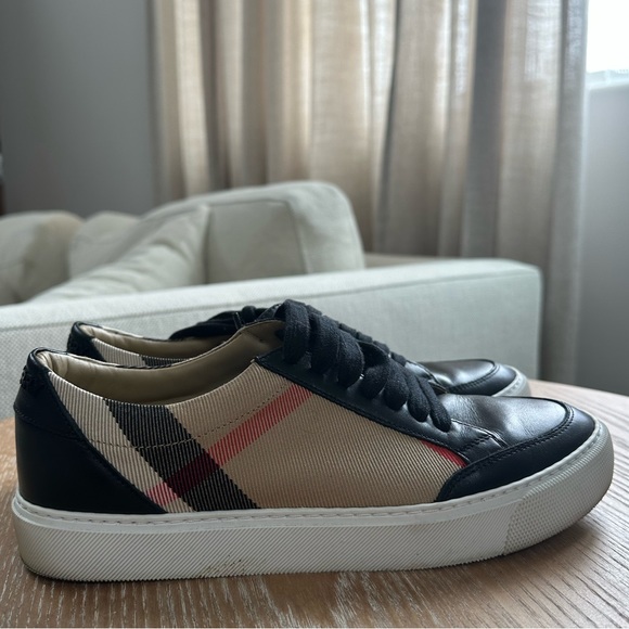 Burberry Sneakers - Picture 7 of 7